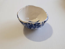 Load image into Gallery viewer, Secret Garden Bird Pinch Pot